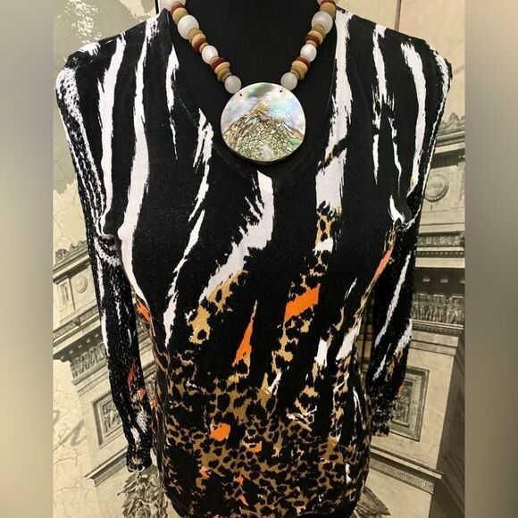 Beautiful blouse by Peter Nygard in Petite medium - Picture 1 of 3